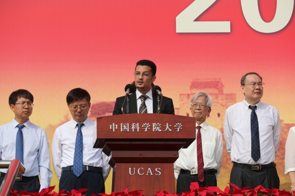2020 opening ceremony: 艾墨 giving a speech